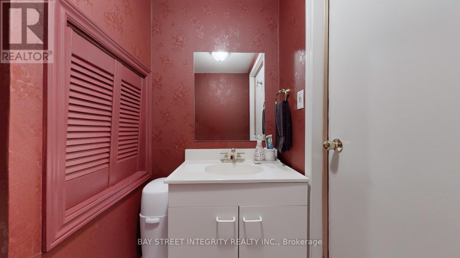 904 Wayne Drive, Newmarket, Ontario  L3Y 5T8 - Photo 29 - N12460726