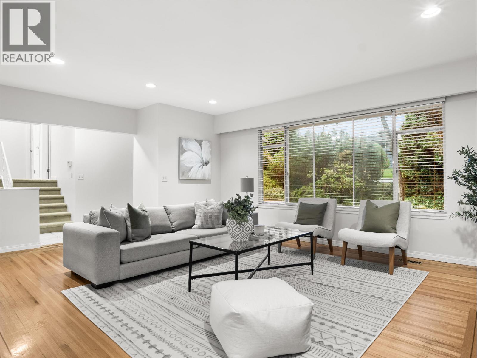 651 Kerry Place, North Vancouver, British Columbia  V7N 2Y6 - Photo 2 - R3057879