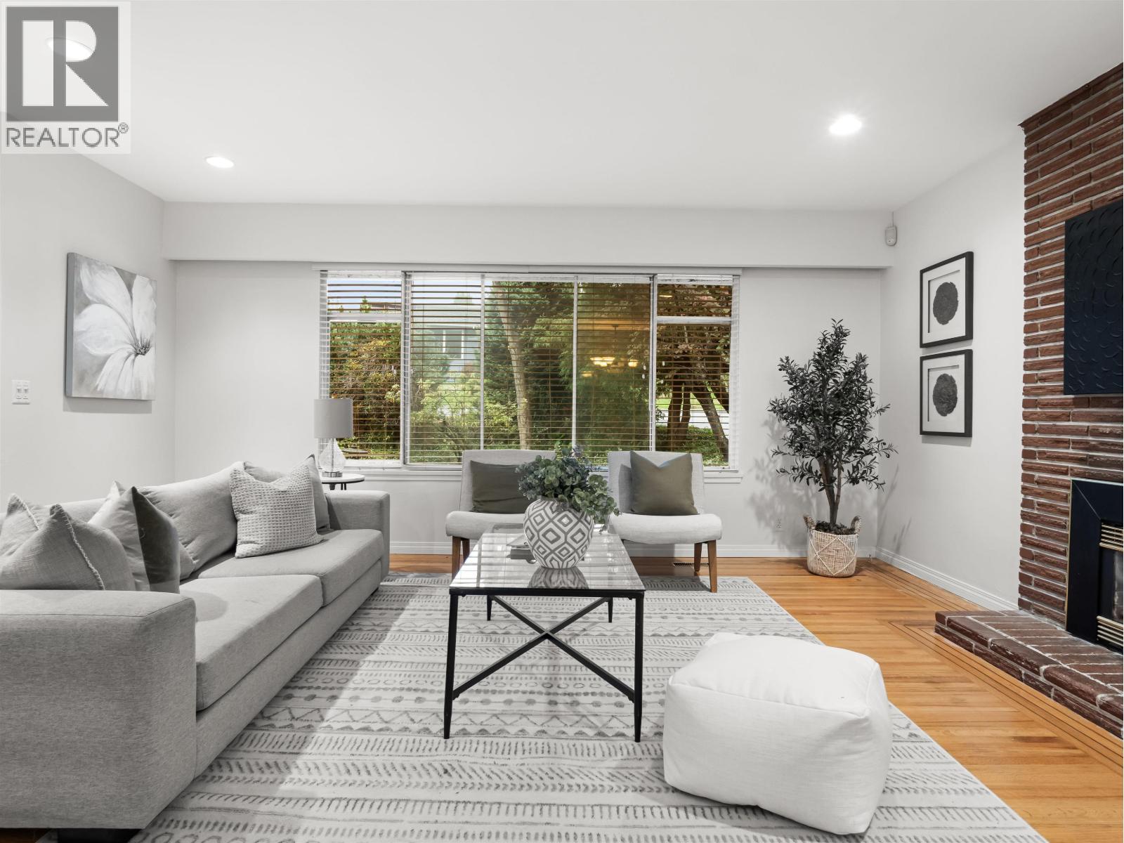 651 Kerry Place, North Vancouver, British Columbia  V7N 2Y6 - Photo 3 - R3057879