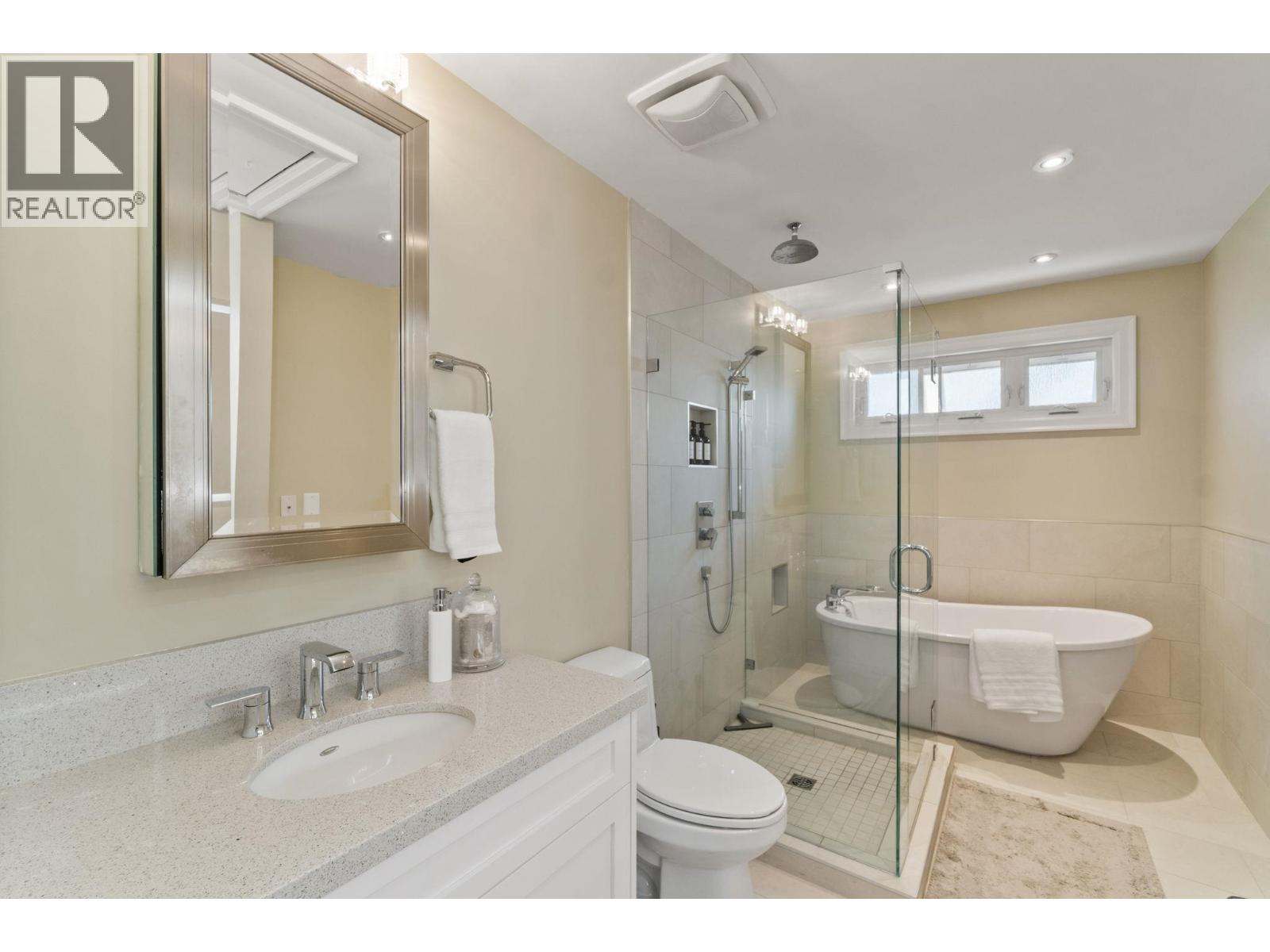 358 Alberta Street, New Westminster, British Columbia  V3L 3J5 - Photo 12 - R3057896