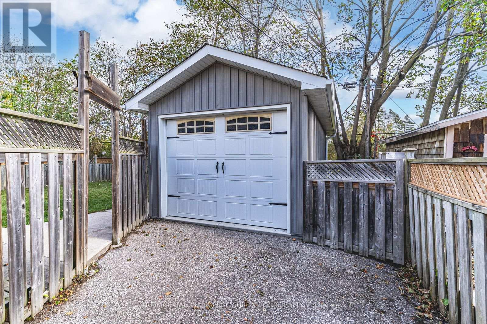 5 Newton Street, Barrie, Ontario  L4M 3N2 - Photo 15 - S12460679