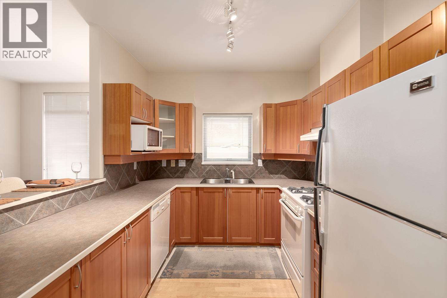 302 2688 Vine Street, Vancouver, British Columbia  V6K 4T6 - Photo 3 - R3057874