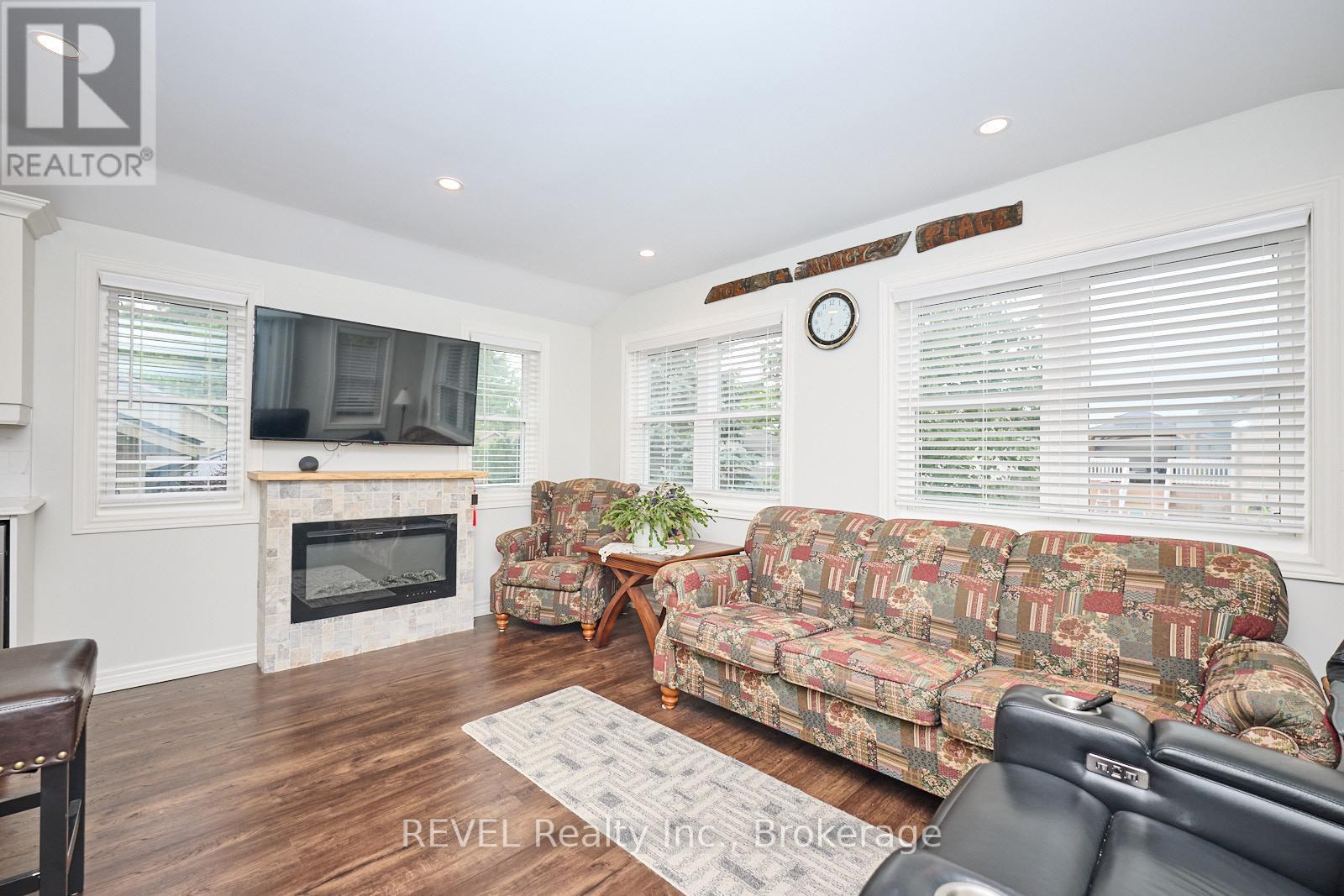 43 Rochelle Crescent, Fort Erie, Ontario  L0S 1N0 - Photo 13 - X12255376