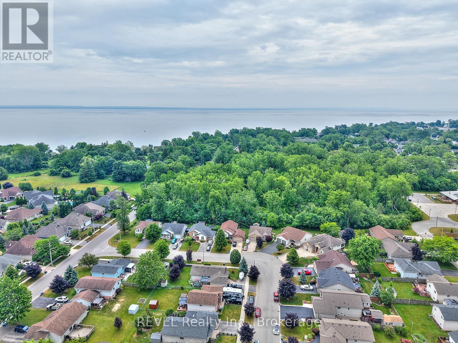 43 Rochelle Crescent, Fort Erie, Ontario  L0S 1N0 - Photo 4 - X12255376