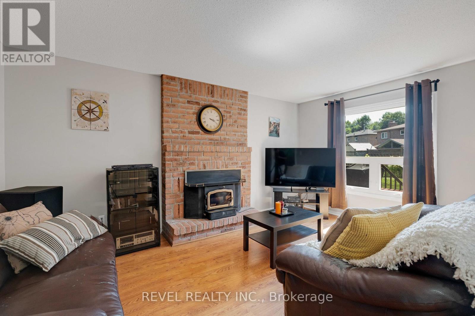 42 Deer Valley Drive, Caledon, Ontario  L7E 2E5 - Photo 7 - W12460571