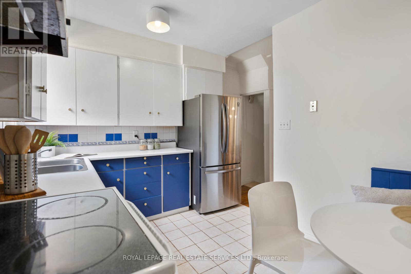 561 Beresford Avenue, Toronto, Ontario  M6S 3C2 - Photo 20 - W12460579