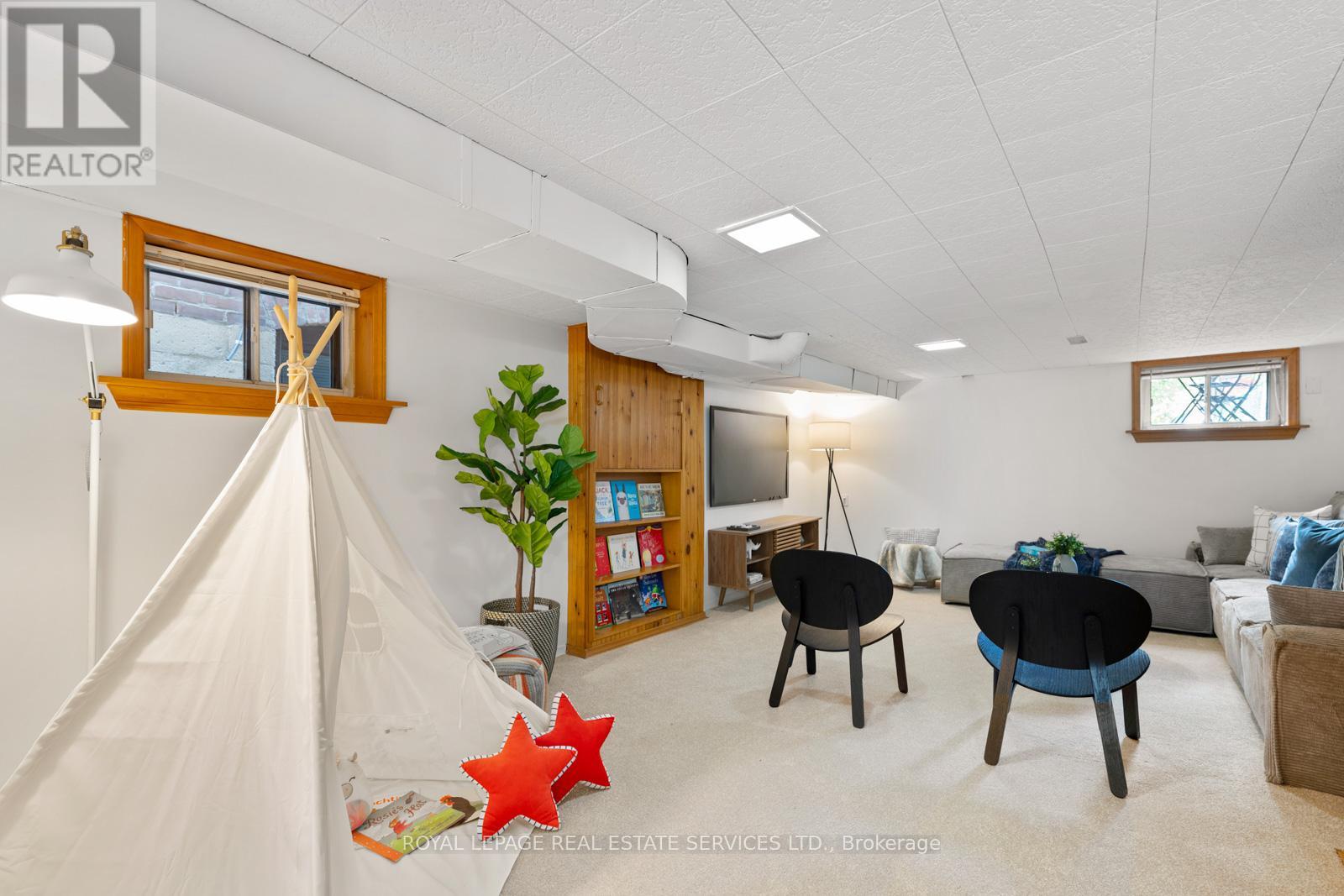 561 Beresford Avenue, Toronto, Ontario  M6S 3C2 - Photo 35 - W12460579