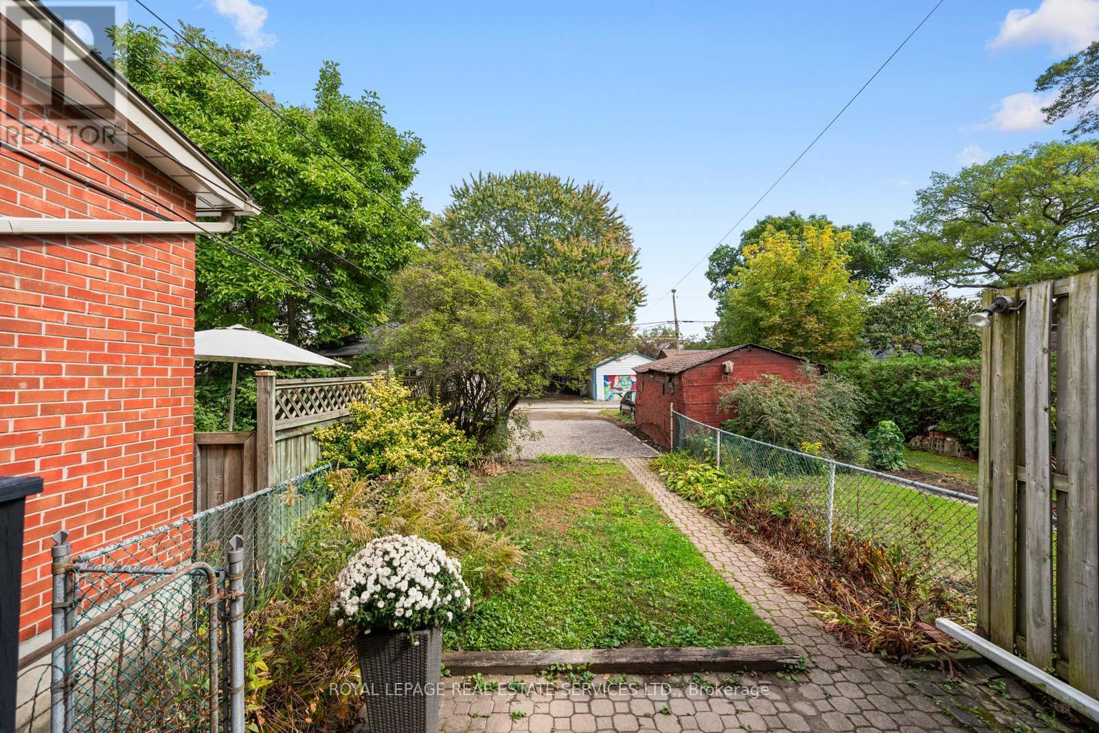 561 Beresford Avenue, Toronto, Ontario  M6S 3C2 - Photo 43 - W12460579