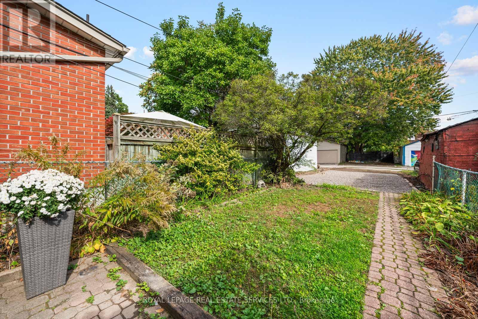561 Beresford Avenue, Toronto, Ontario  M6S 3C2 - Photo 44 - W12460579