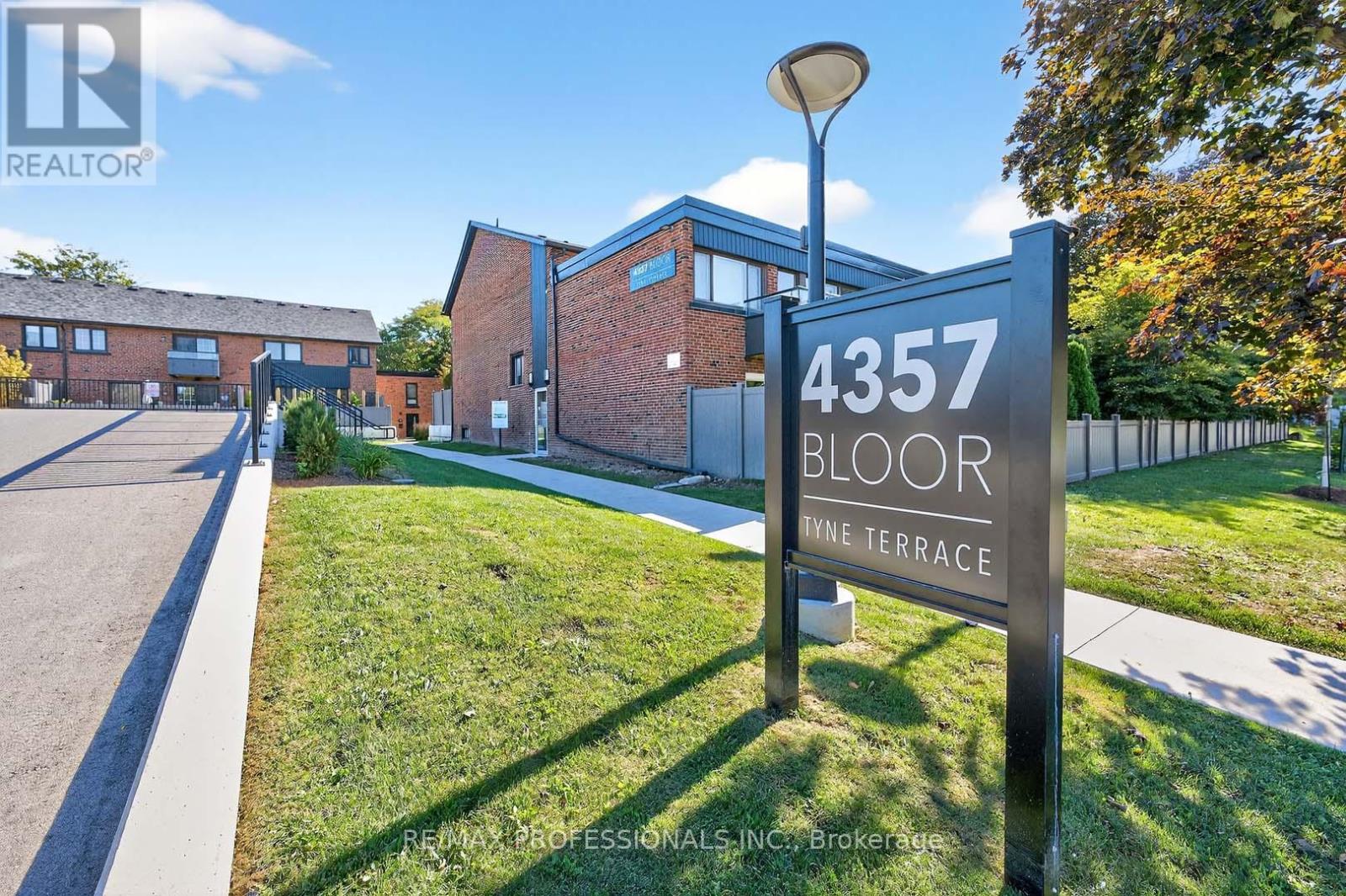 1 - 4357 BLOOR STREET W, Toronto, Ontario