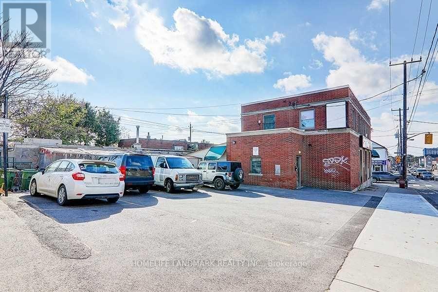 419 Rogers Road, Toronto, Ontario  M6M 4Z8 - Photo 3 - W12460600