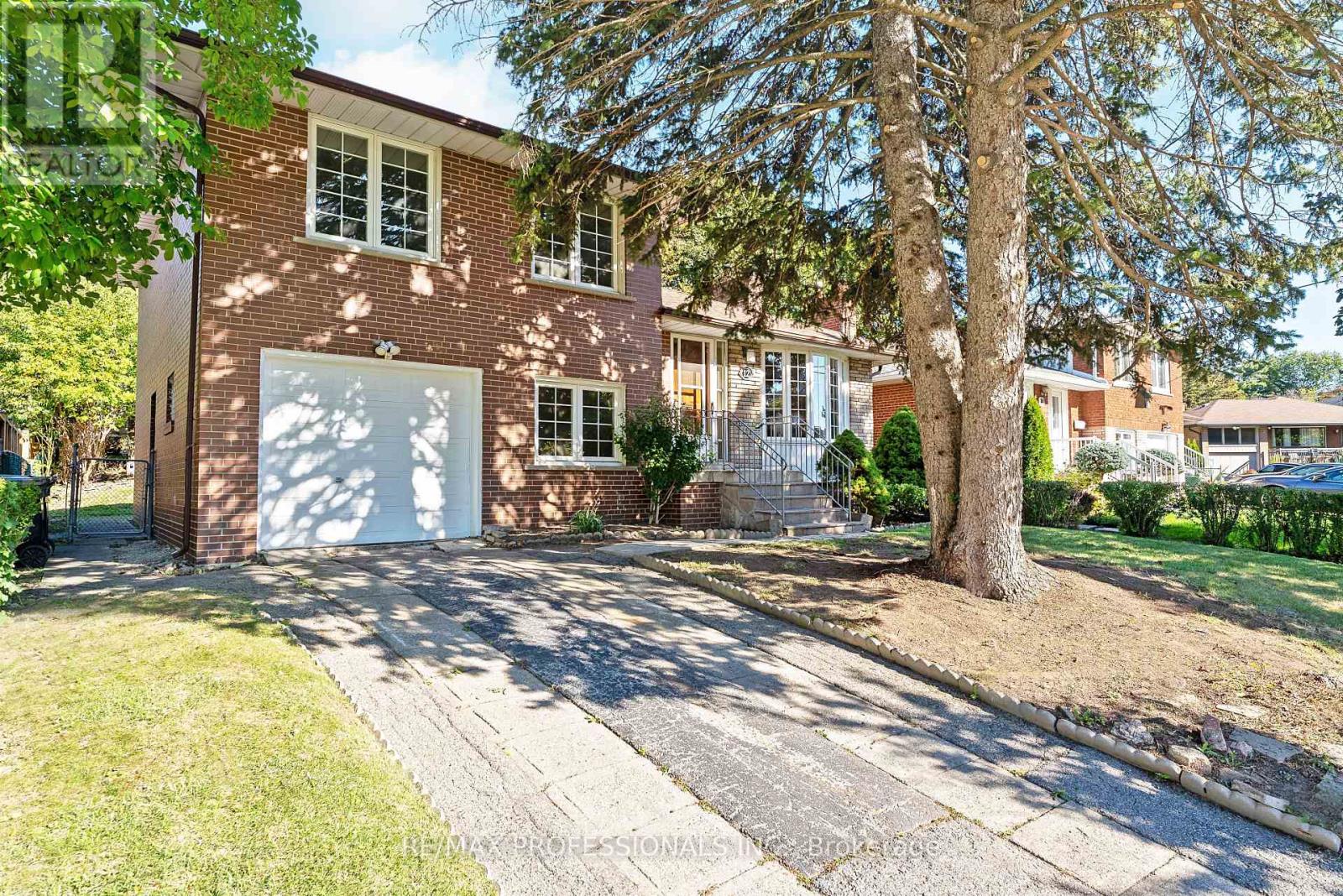 12 DRURY LANE, Toronto, Ontario