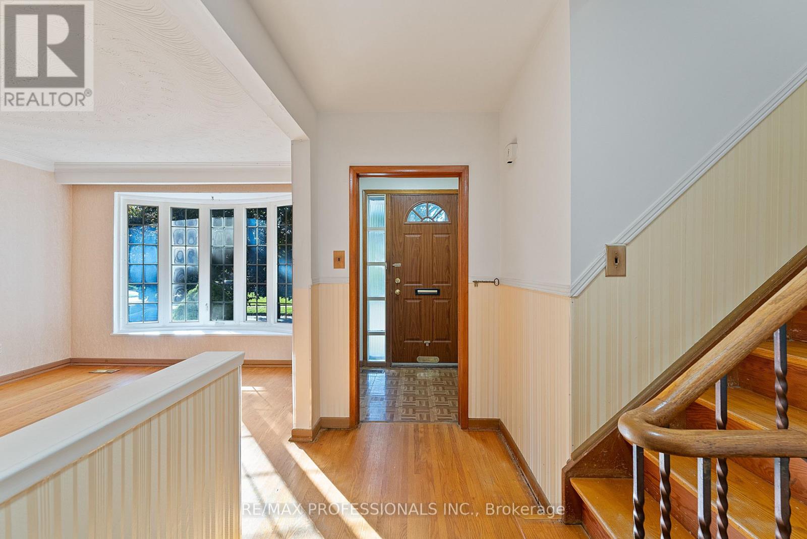 12 Drury Lane, Toronto, Ontario  M9P 1P7 - Photo 10 - W12460605