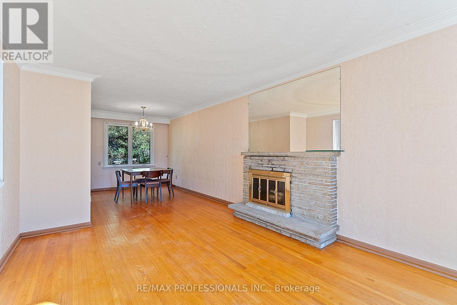 12 Drury Lane, Toronto, Ontario  M9P 1P7 - Photo 12 - W12460605