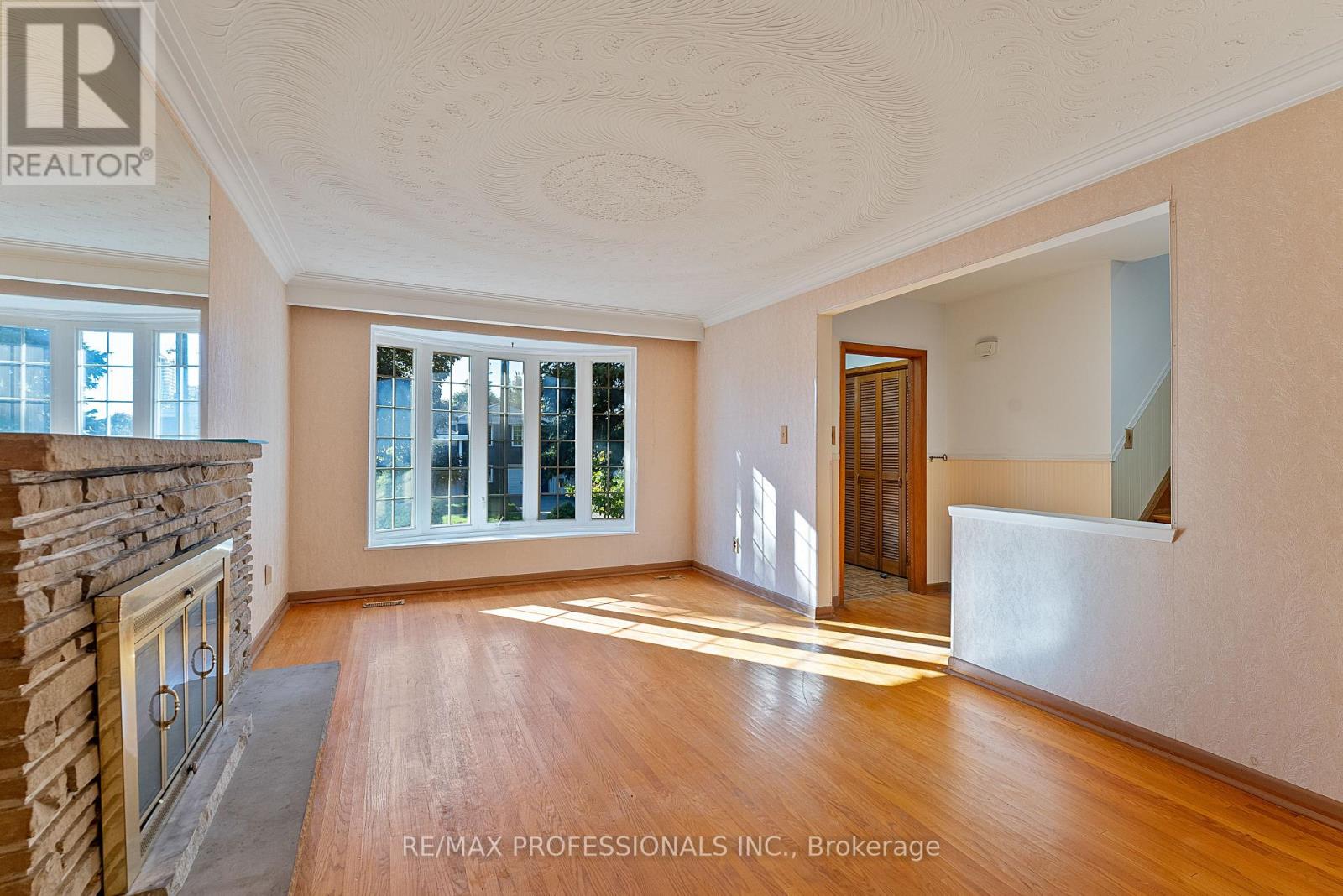 12 Drury Lane, Toronto, Ontario  M9P 1P7 - Photo 15 - W12460605