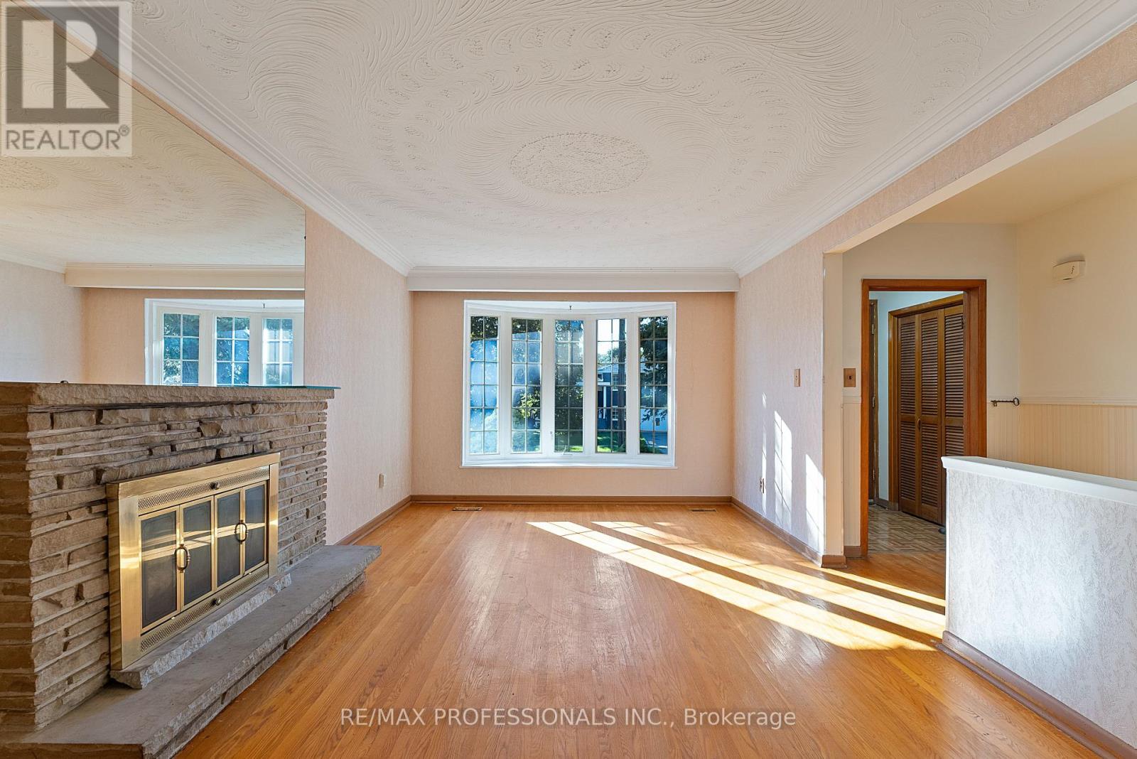 12 Drury Lane, Toronto, Ontario  M9P 1P7 - Photo 16 - W12460605