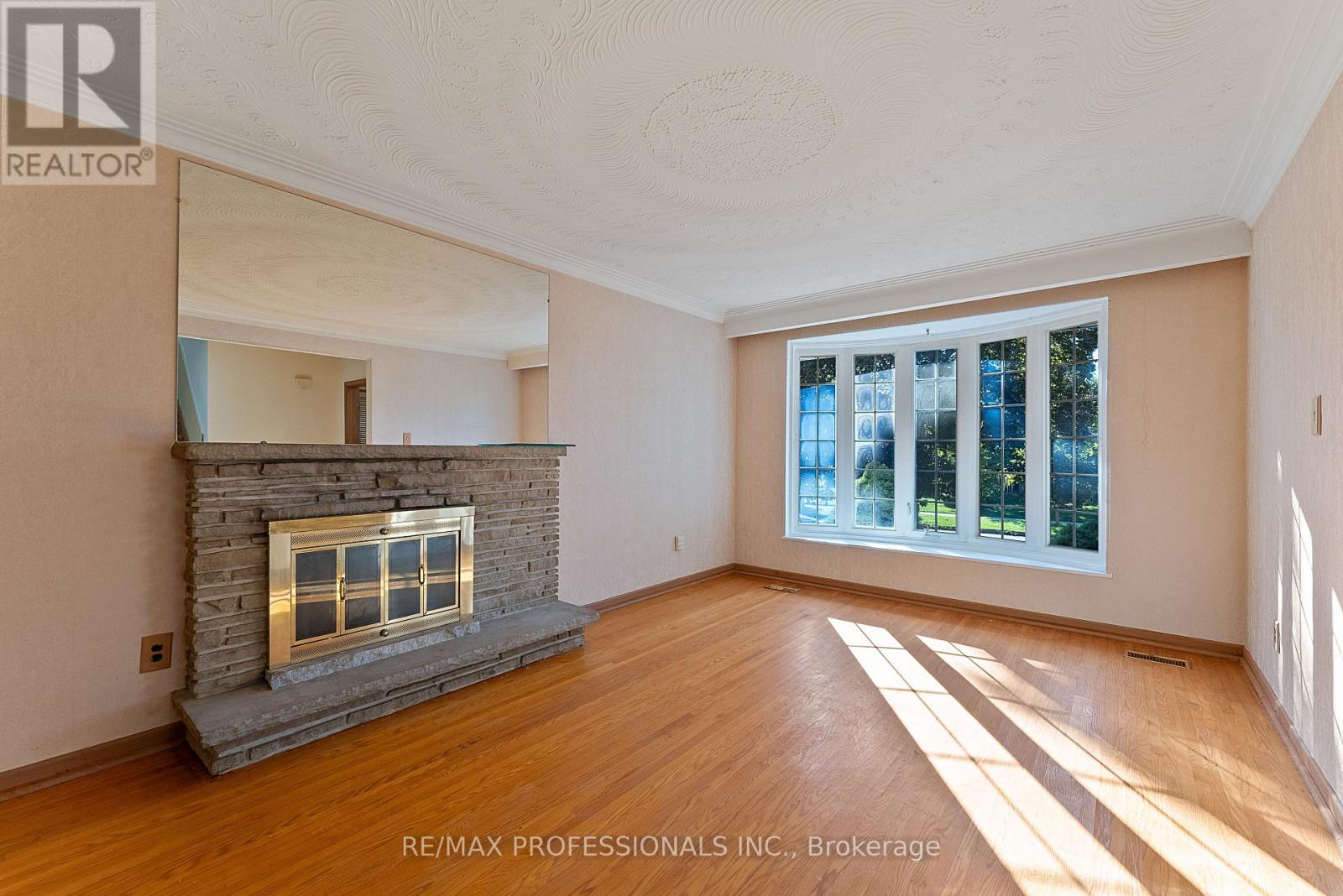 12 Drury Lane, Toronto, Ontario  M9P 1P7 - Photo 17 - W12460605