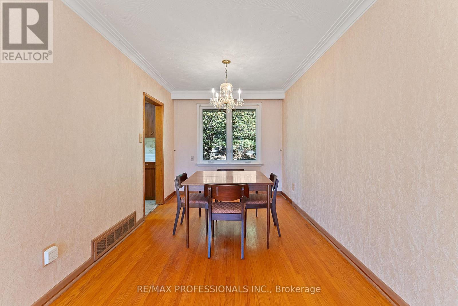 12 Drury Lane, Toronto, Ontario  M9P 1P7 - Photo 18 - W12460605