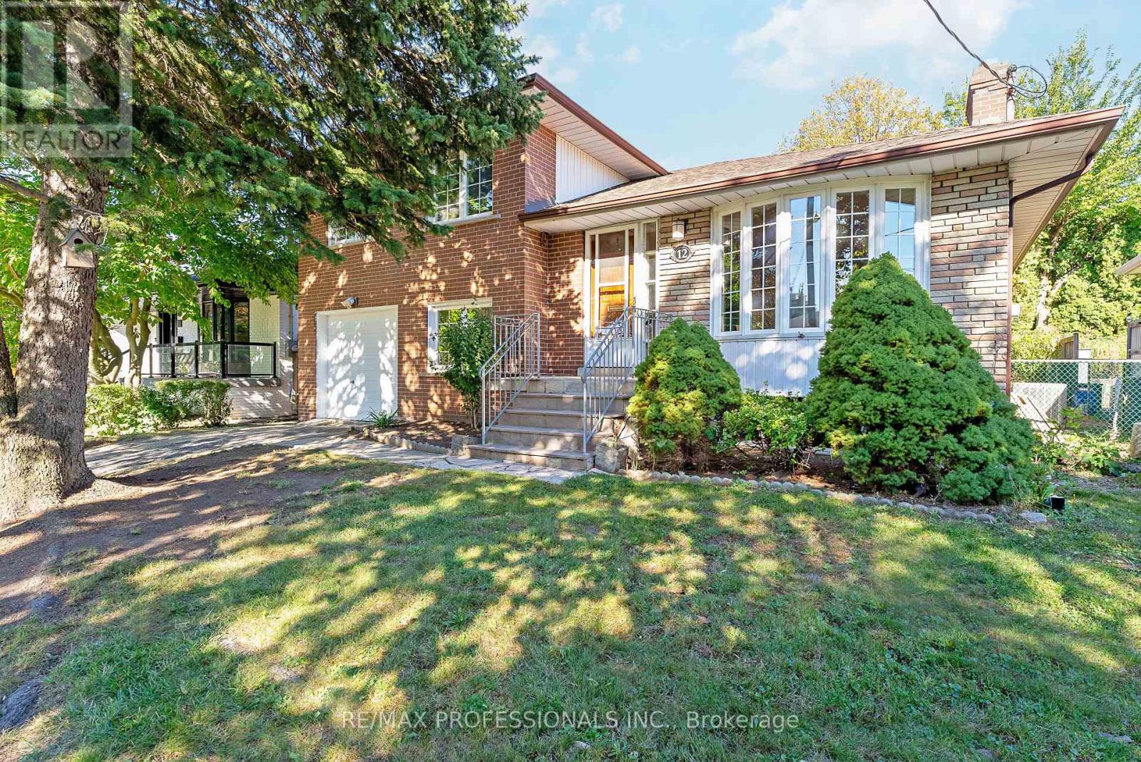 12 Drury Lane, Toronto, Ontario  M9P 1P7 - Photo 2 - W12460605