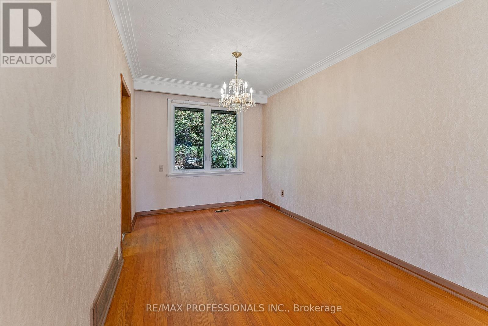 12 Drury Lane, Toronto, Ontario  M9P 1P7 - Photo 22 - W12460605