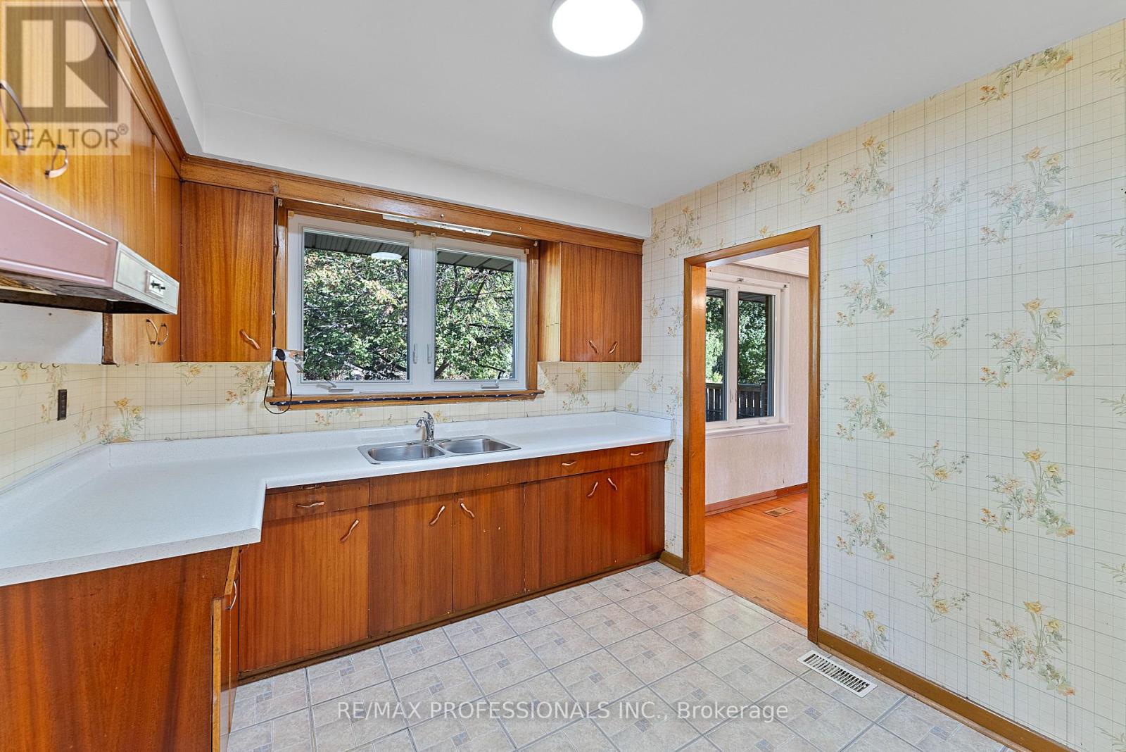 12 Drury Lane, Toronto, Ontario  M9P 1P7 - Photo 25 - W12460605