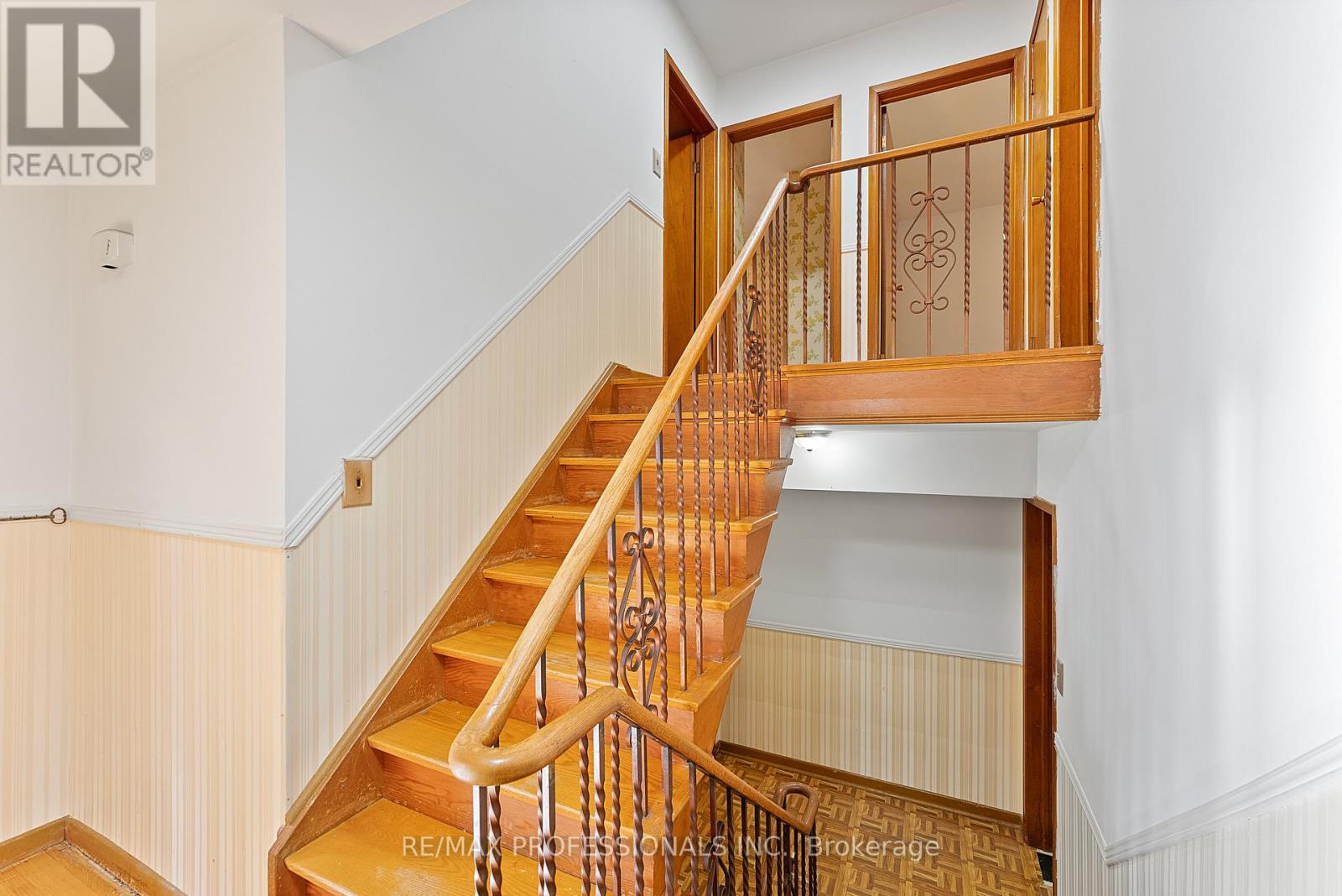 12 Drury Lane, Toronto, Ontario  M9P 1P7 - Photo 27 - W12460605