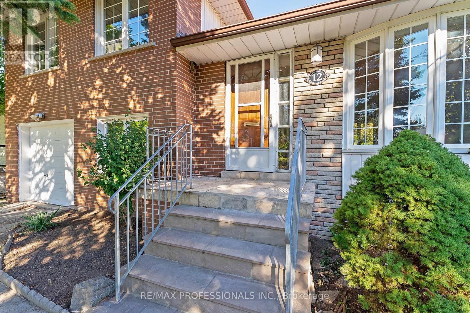 12 Drury Lane, Toronto, Ontario  M9P 1P7 - Photo 3 - W12460605