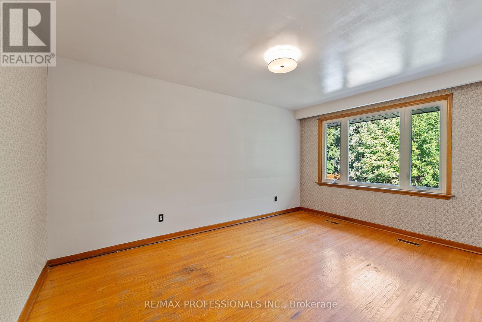 12 Drury Lane, Toronto, Ontario  M9P 1P7 - Photo 30 - W12460605