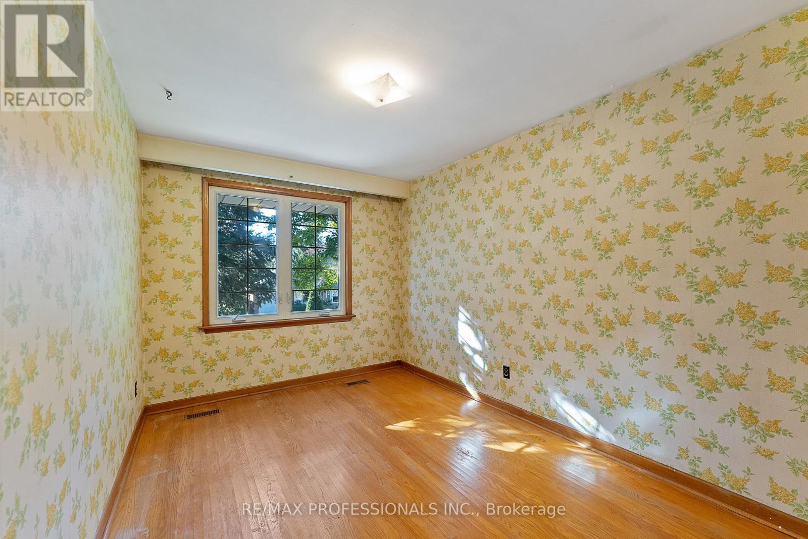 12 Drury Lane, Toronto, Ontario  M9P 1P7 - Photo 33 - W12460605