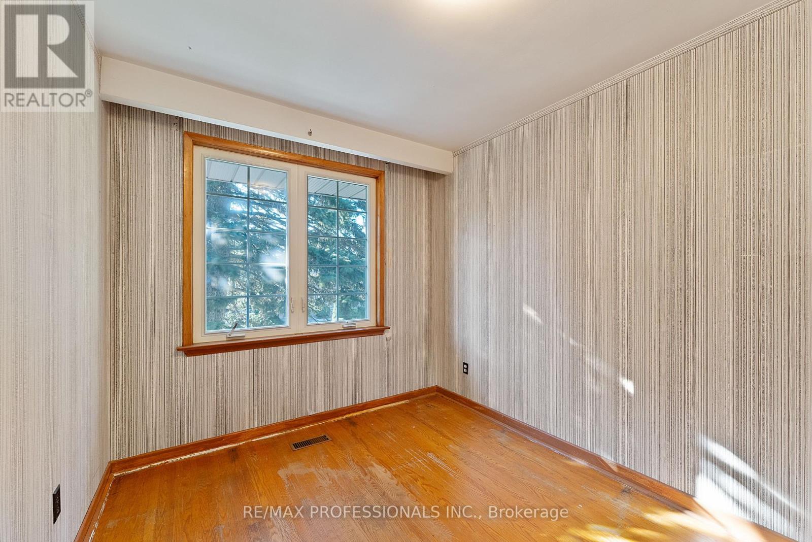 12 Drury Lane, Toronto, Ontario  M9P 1P7 - Photo 35 - W12460605