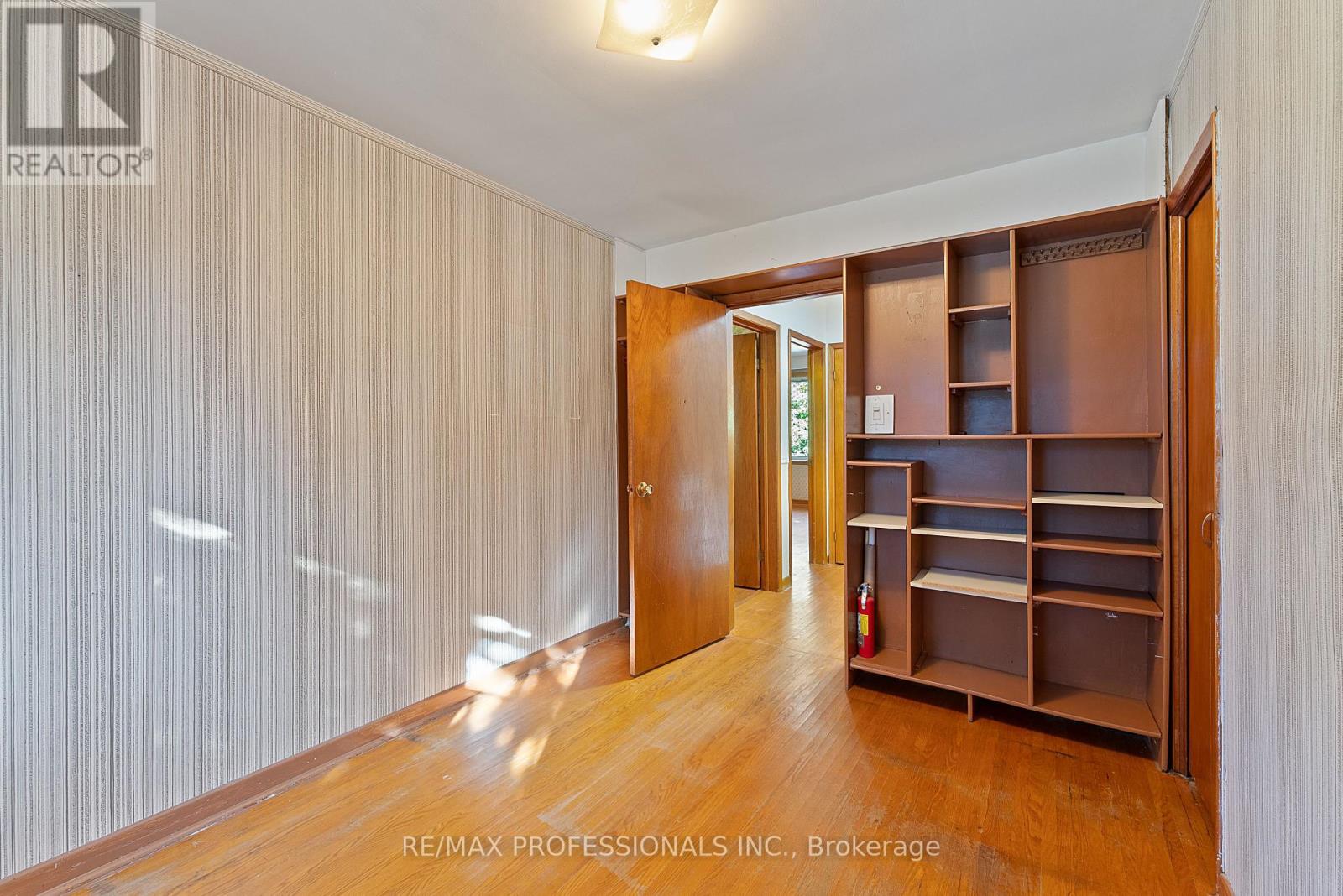 12 Drury Lane, Toronto, Ontario  M9P 1P7 - Photo 36 - W12460605