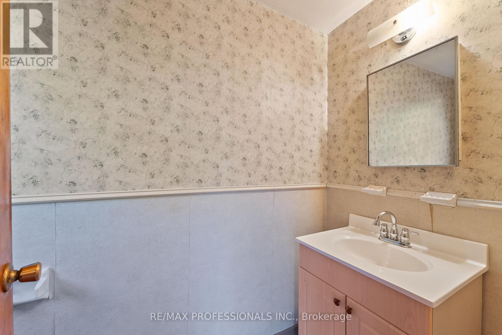 12 Drury Lane, Toronto, Ontario  M9P 1P7 - Photo 42 - W12460605