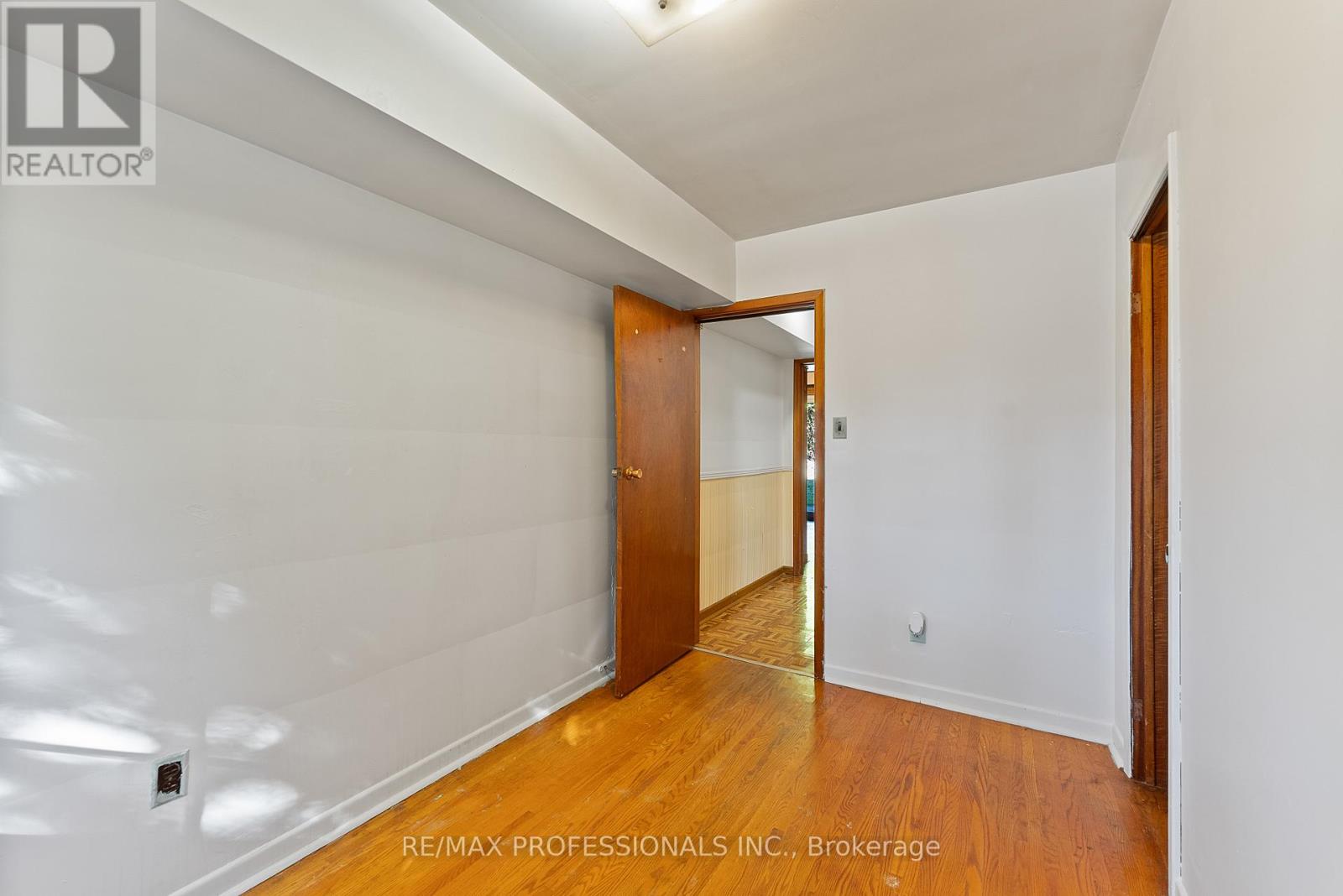 12 Drury Lane, Toronto, Ontario  M9P 1P7 - Photo 44 - W12460605