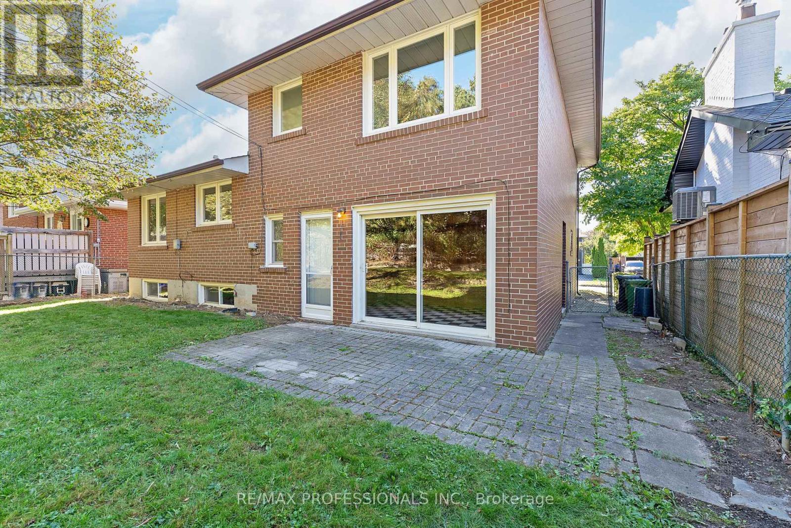 12 Drury Lane, Toronto, Ontario  M9P 1P7 - Photo 47 - W12460605