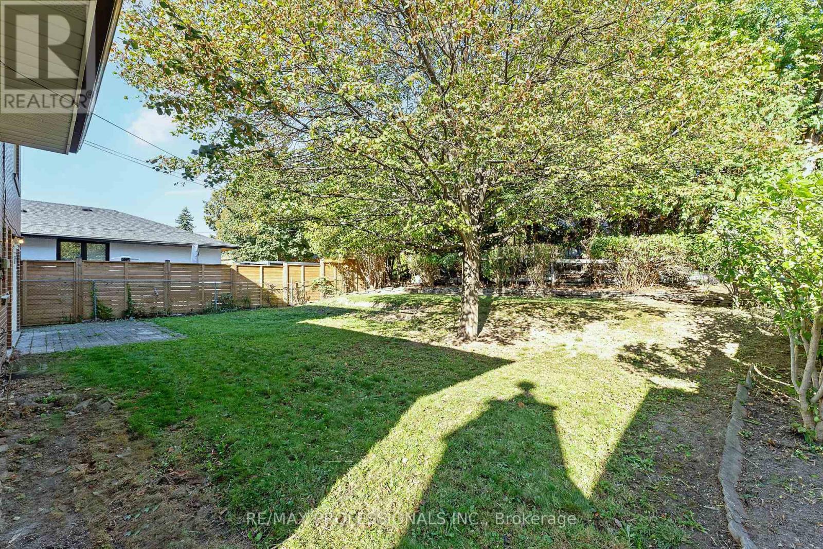 12 Drury Lane, Toronto, Ontario  M9P 1P7 - Photo 49 - W12460605
