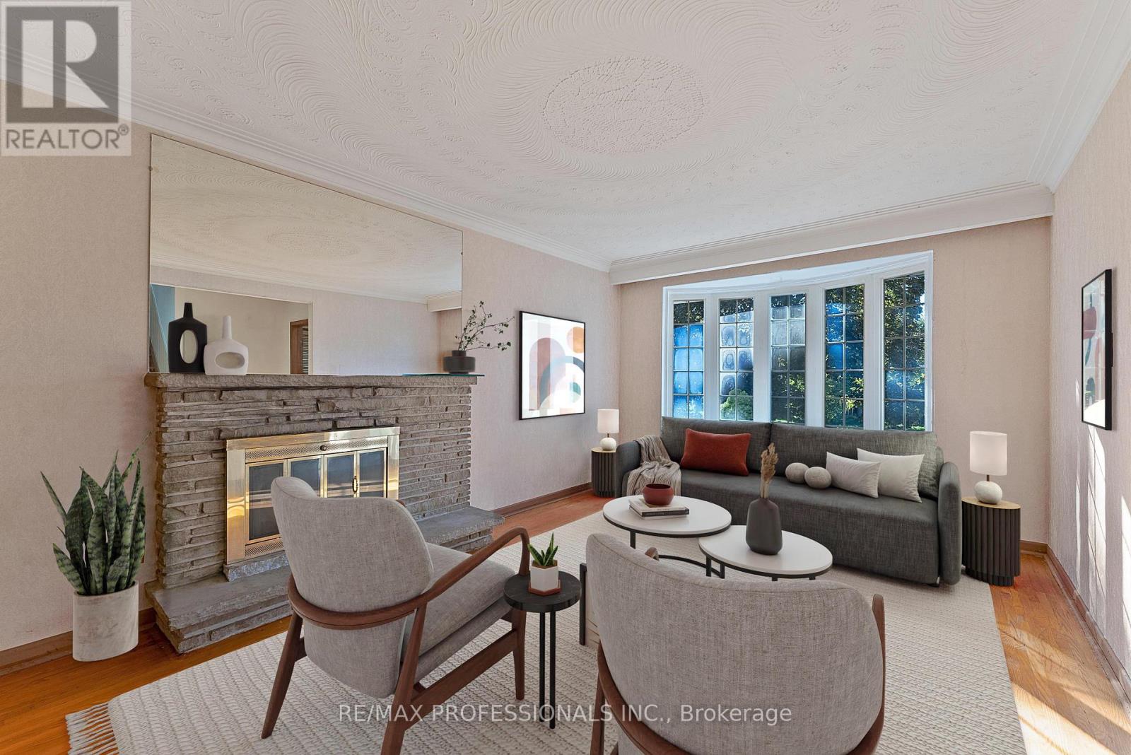12 Drury Lane, Toronto, Ontario  M9P 1P7 - Photo 5 - W12460605