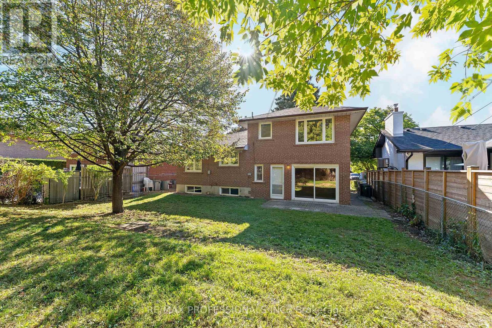 12 Drury Lane, Toronto, Ontario  M9P 1P7 - Photo 50 - W12460605