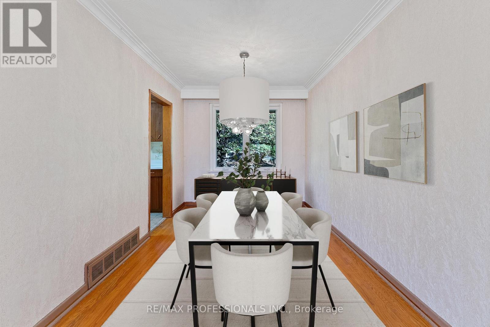 12 Drury Lane, Toronto, Ontario  M9P 1P7 - Photo 6 - W12460605