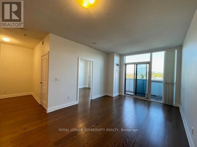 323 - 65 Speers Road, Oakville, Ontario  L6K 0J1 - Photo 14 - W12460611
