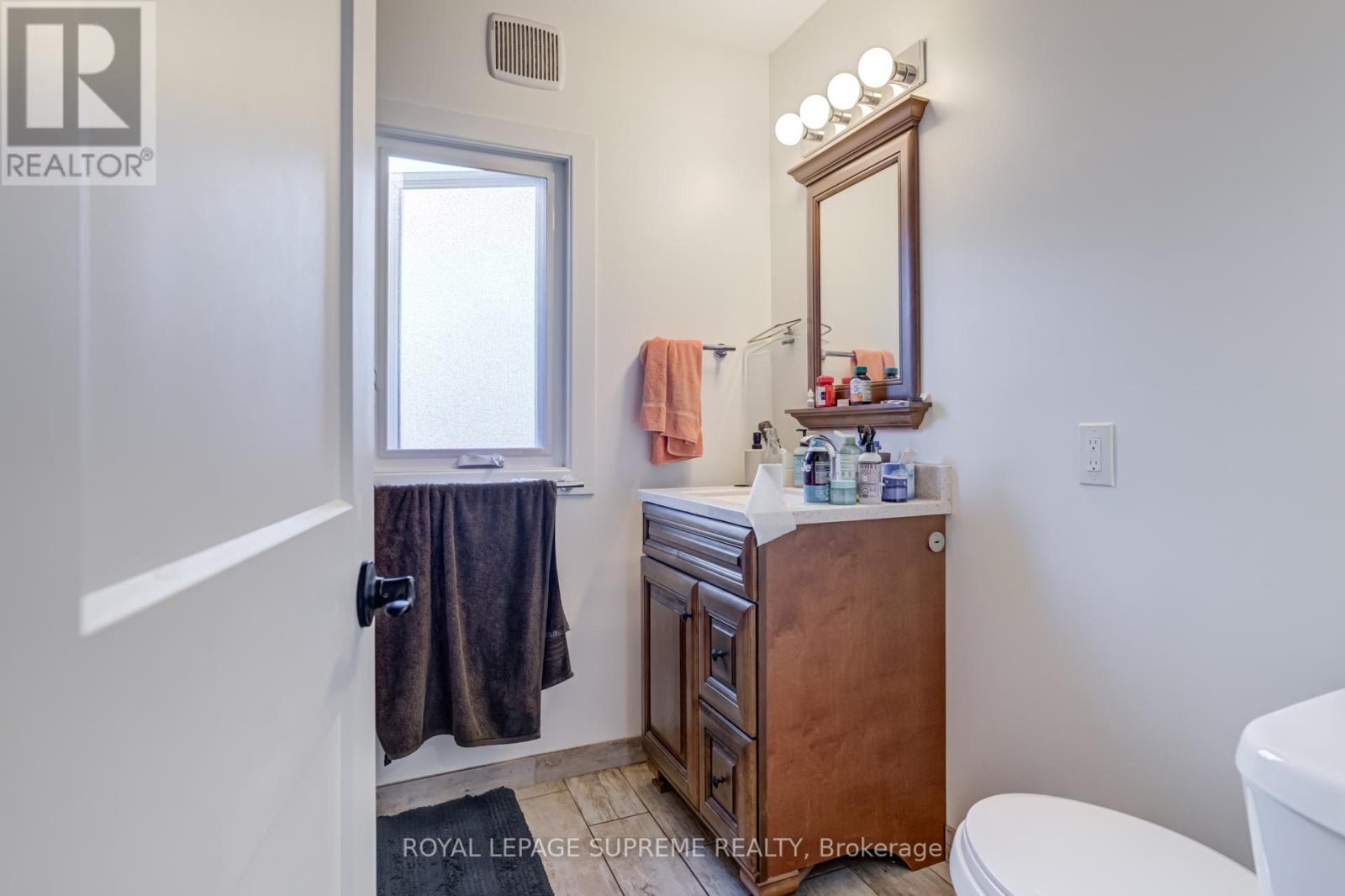 Main - 224 Christie Street, Toronto, Ontario  M6G 3B7 - Photo 14 - W12460614