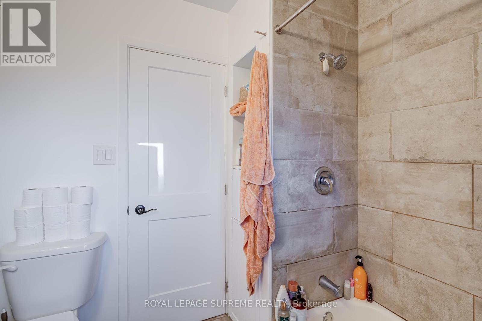 Main - 224 Christie Street, Toronto, Ontario  M6G 3B7 - Photo 15 - W12460614