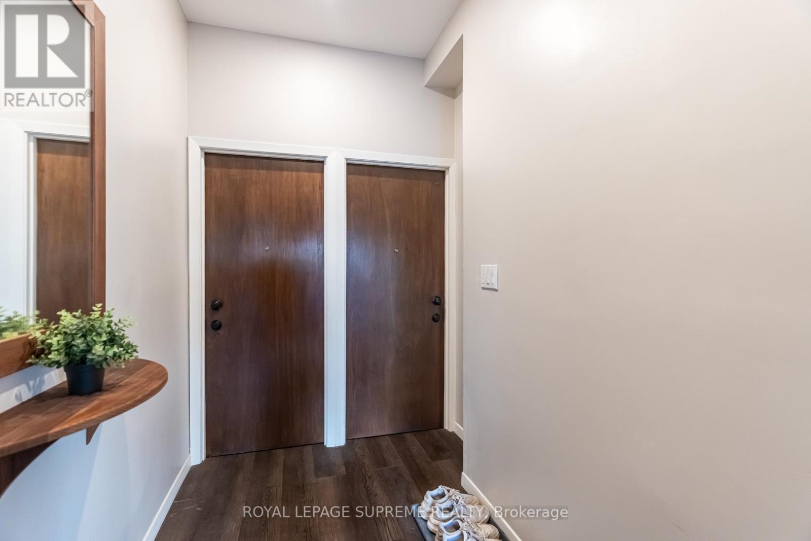 Main - 224 Christie Street, Toronto, Ontario  M6G 3B7 - Photo 7 - W12460614
