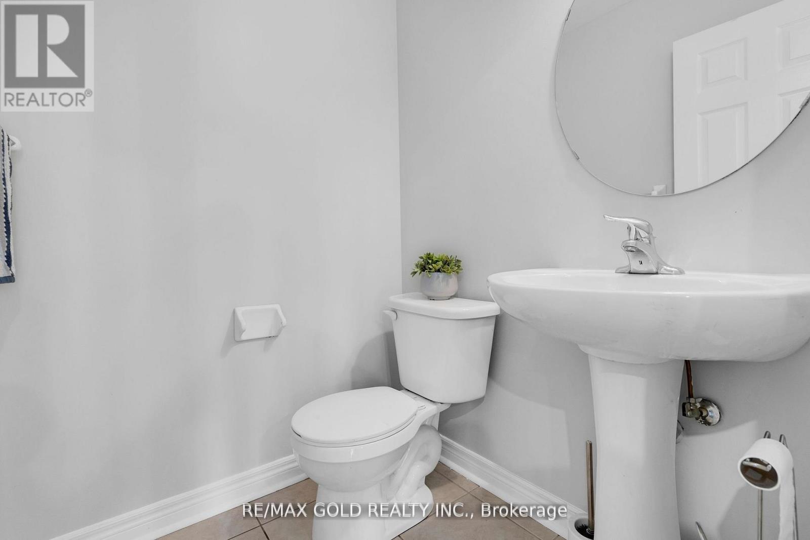 21 Cottonfield Circle, Caledon, Ontario  L7C 3M8 - Photo 10 - W12460615