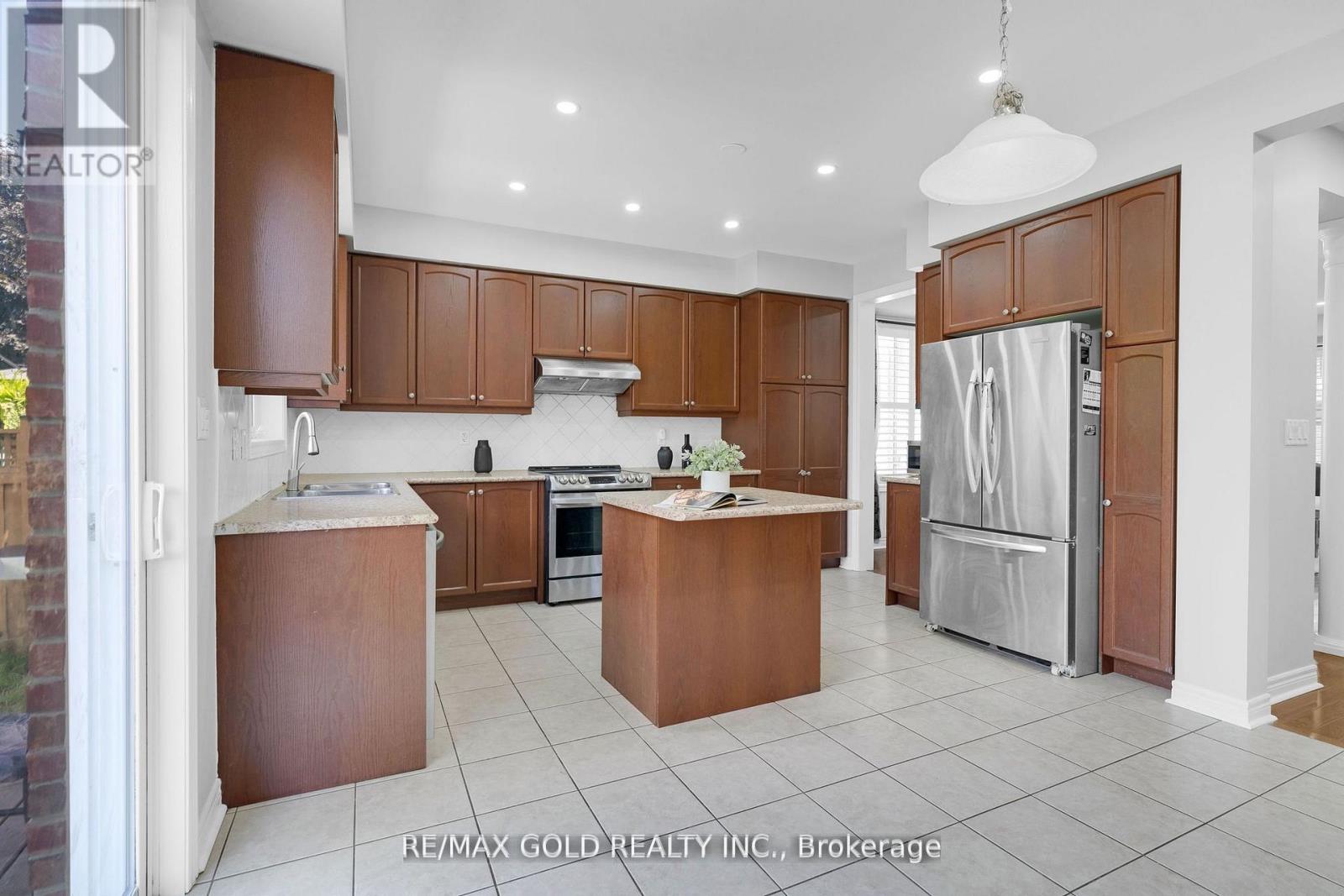 21 Cottonfield Circle, Caledon, Ontario  L7C 3M8 - Photo 16 - W12460615