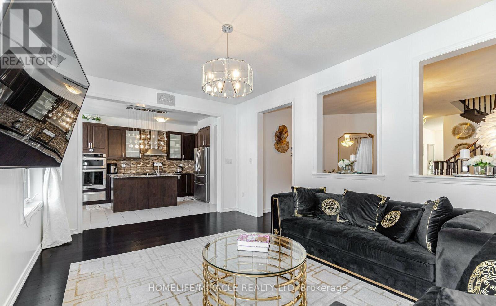 Main - 5 Felix Close, Brampton, Ontario  L7A 4K4 - Photo 12 - W12460617