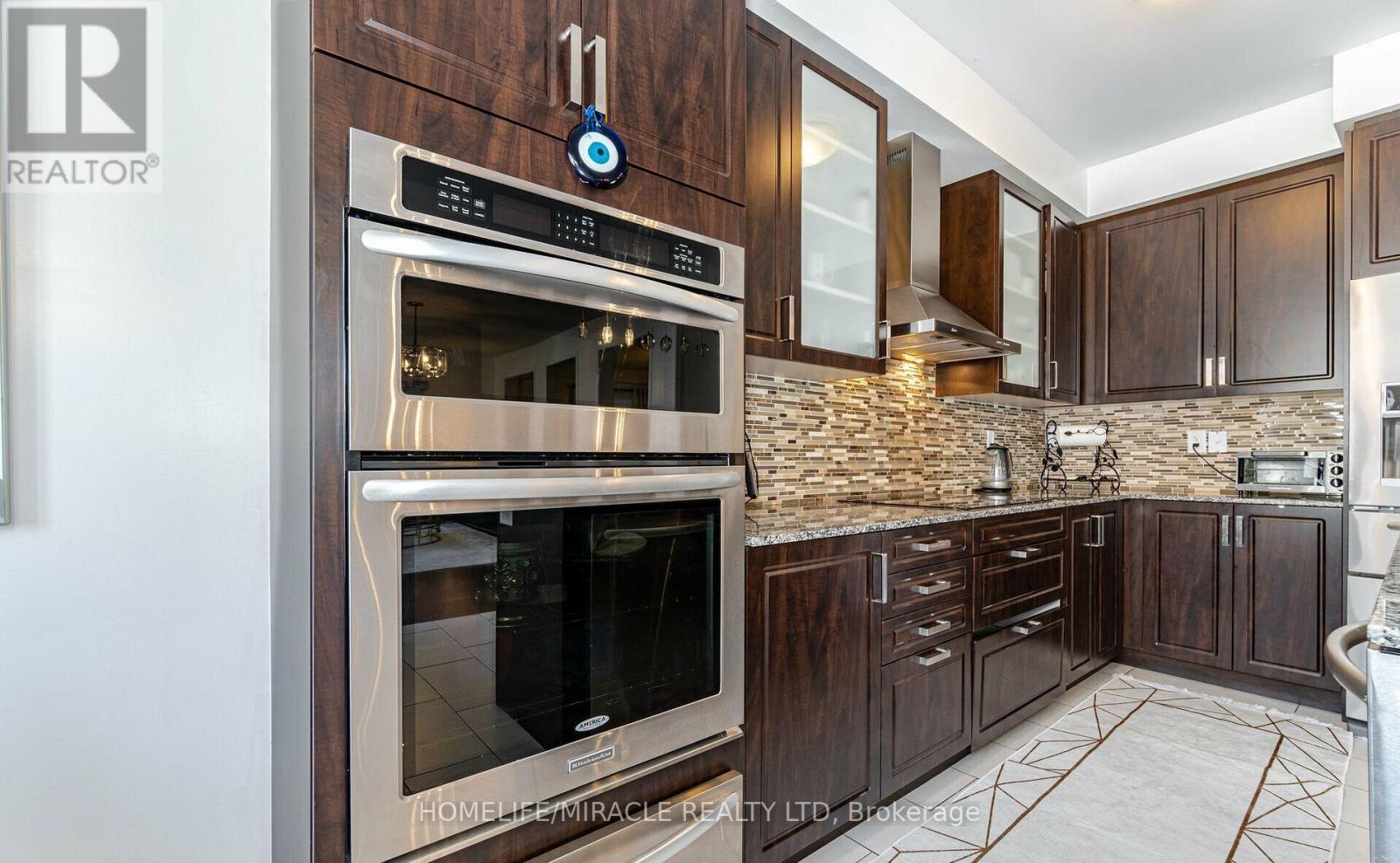 Main - 5 Felix Close, Brampton, Ontario  L7A 4K4 - Photo 15 - W12460617