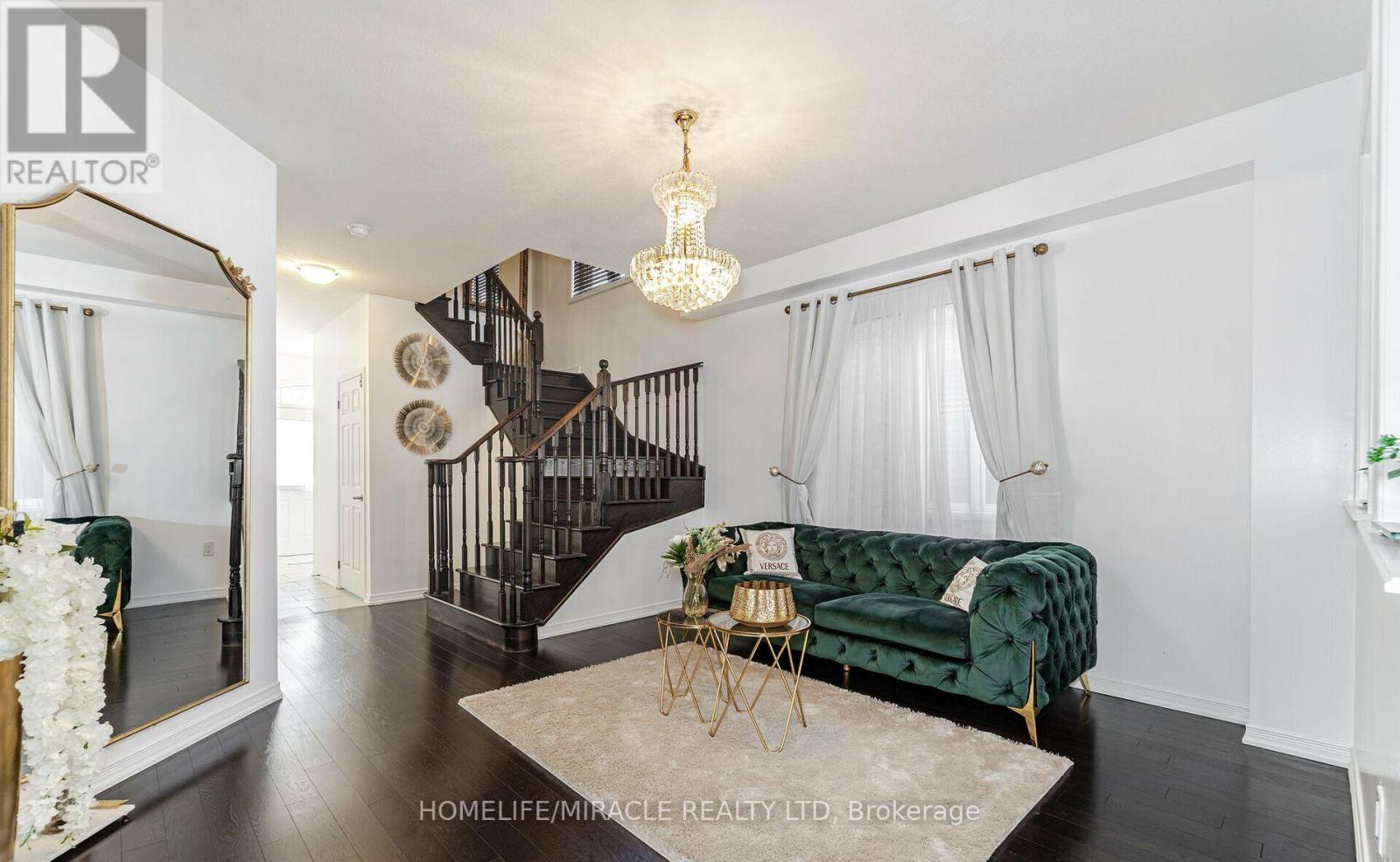 Main - 5 Felix Close, Brampton, Ontario  L7A 4K4 - Photo 7 - W12460617