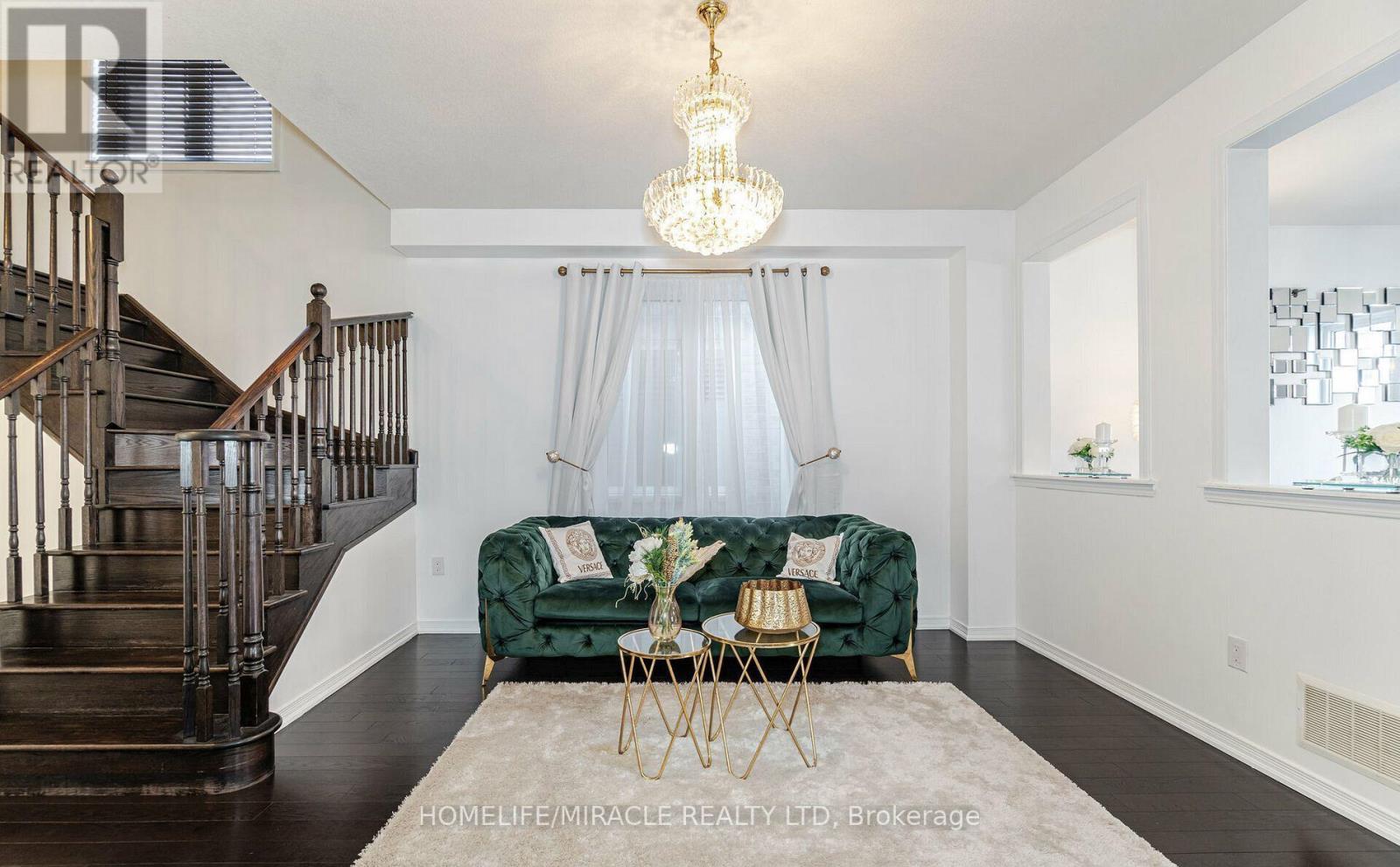 Main - 5 Felix Close, Brampton, Ontario  L7A 4K4 - Photo 8 - W12460617