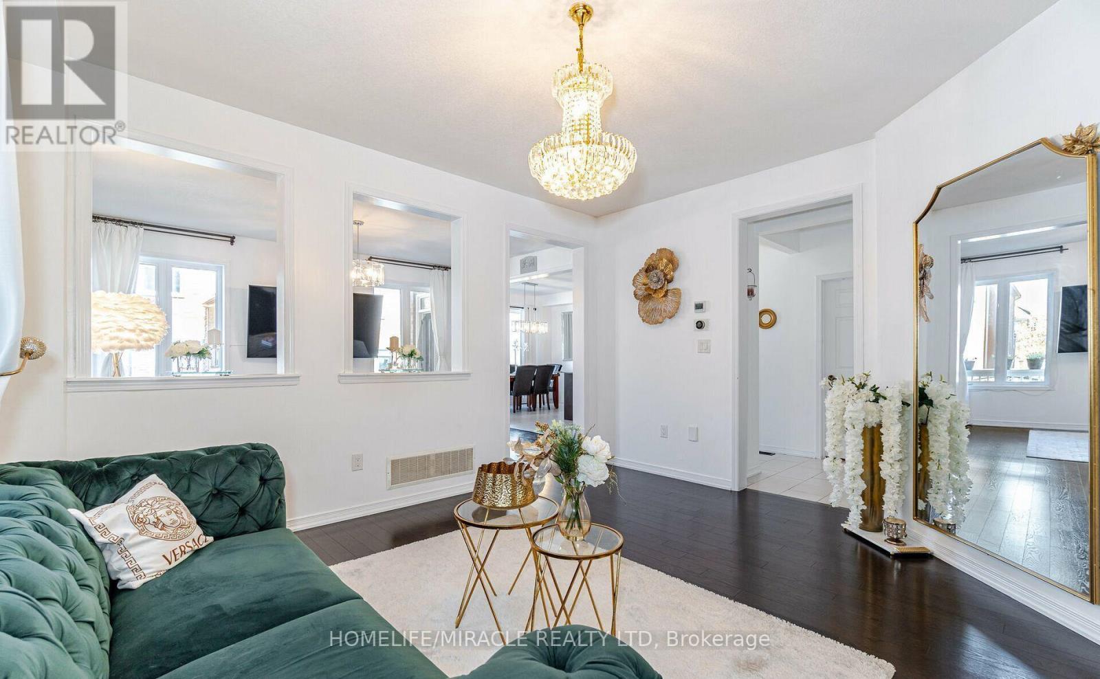 Main - 5 Felix Close, Brampton, Ontario  L7A 4K4 - Photo 9 - W12460617