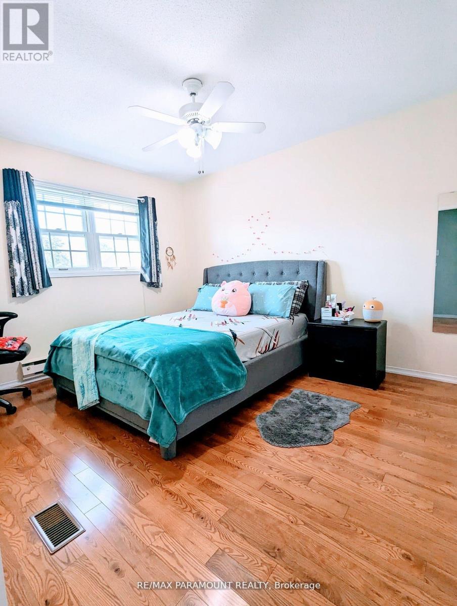 37 Wickstead Court, Brampton, Ontario  L6R 1N8 - Photo 14 - W12460663